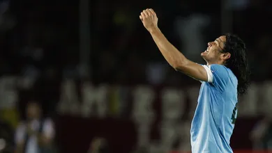 Uruguai e Chile d&atilde;o passos important&iacute;ssimos rumo &agrave; Copa