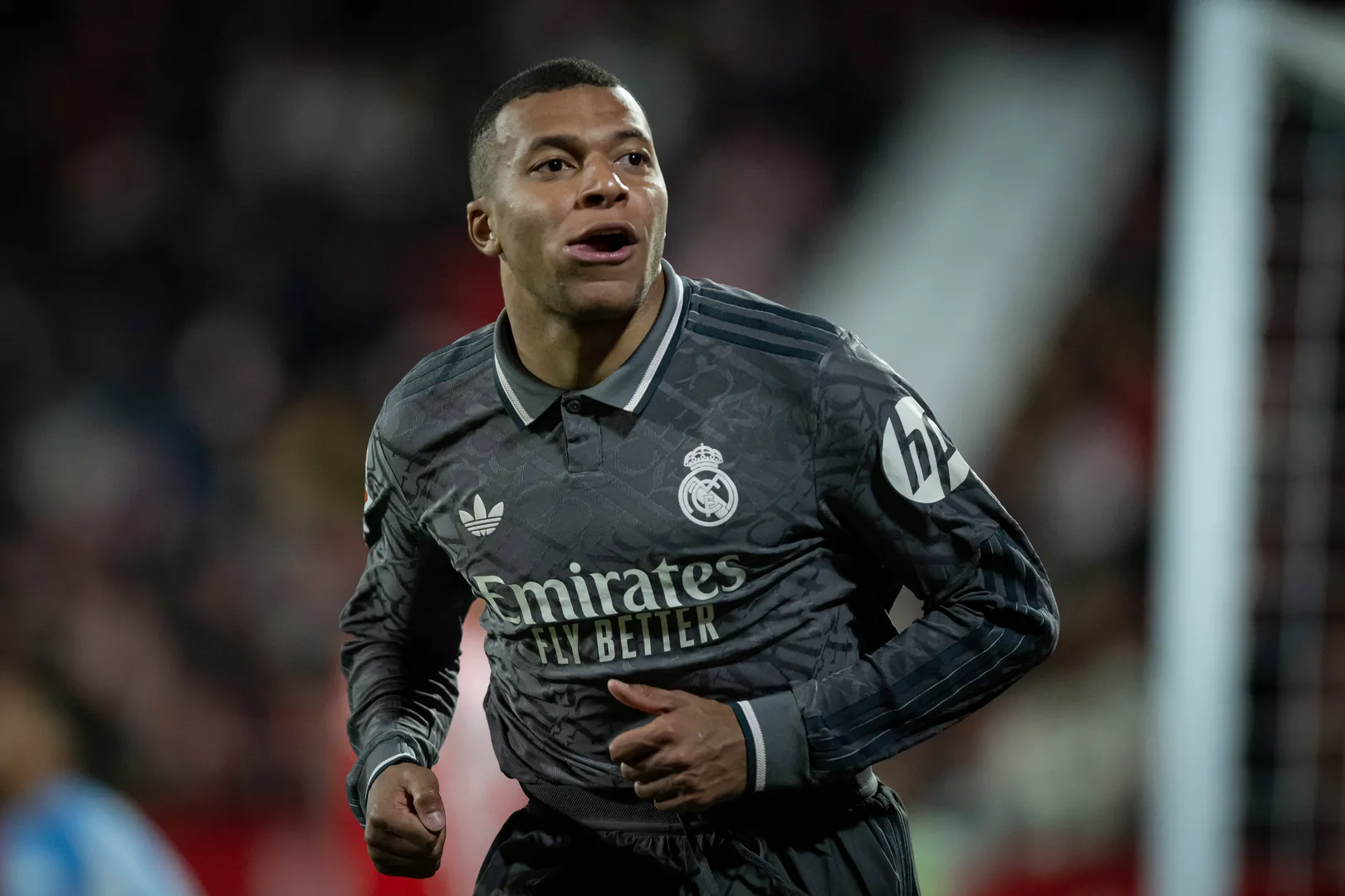 Mbapp&eacute; tem dificuldades para jogar como centroavante e se adaptar ao estilo de jogo do Real Madrid