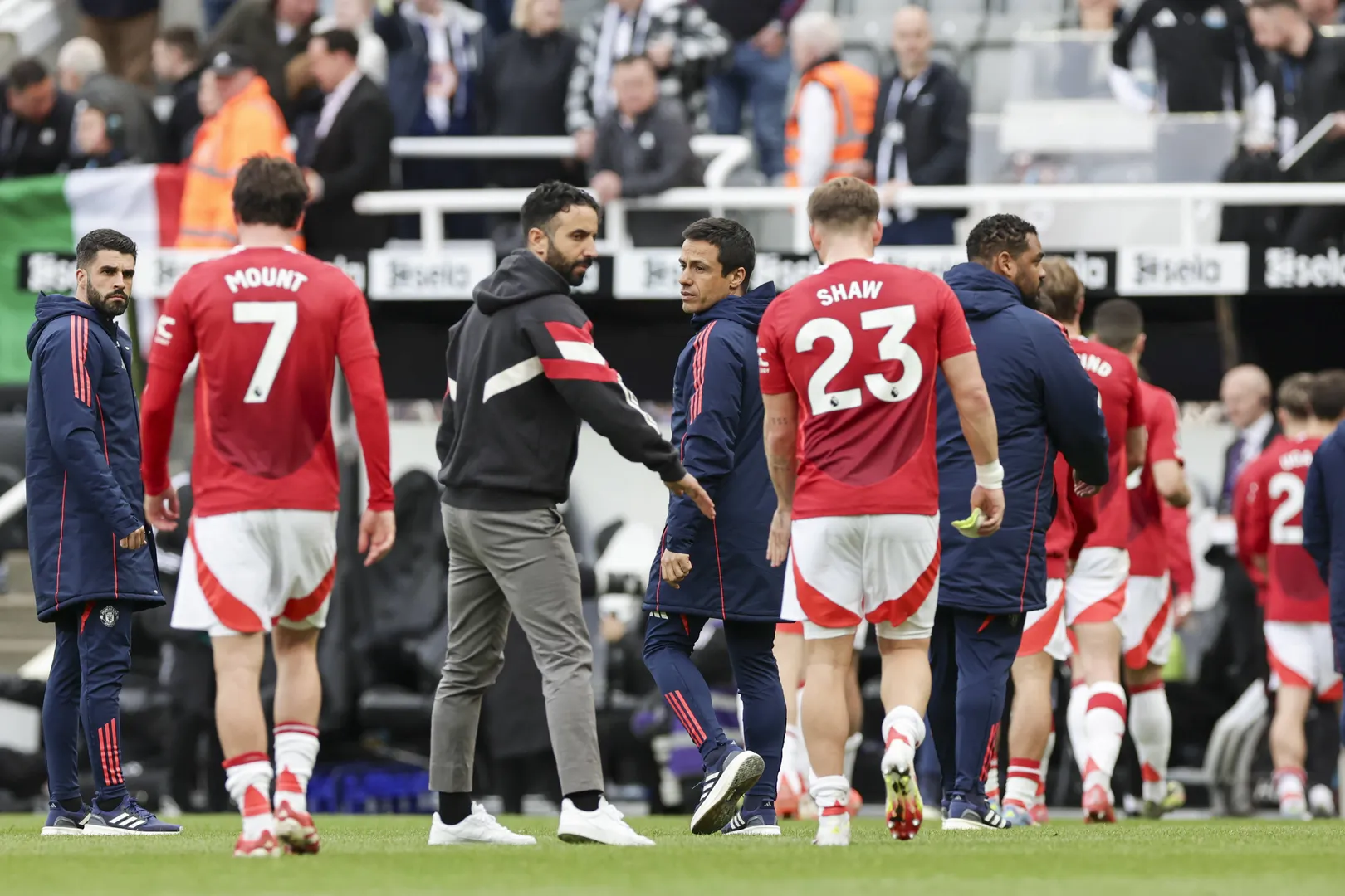 Amorim e Shaw ap&oacute;s jogo do Manchester United