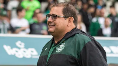 O j&aacute; rebaixado Coritiba recorre a Guto Ferreira, mister S&eacute;rie B, para projeto 2024