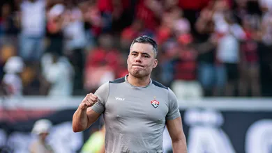 Mister anti-rebaixamento: Jair Ventura transforma Vit&oacute;ria e salva mais um time da queda