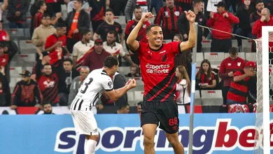 Christian saiu do banco para ser her&oacute;i e o Furac&atilde;o, ao vencer o Libertad, j&aacute; carimba a classifica&ccedil;&atilde;o