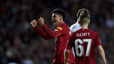 Franga&ccedil;o do goleiro do MK Dons abriu caminho para a vit&oacute;ria liderada pelos jovens do Liverpool (e Milner)