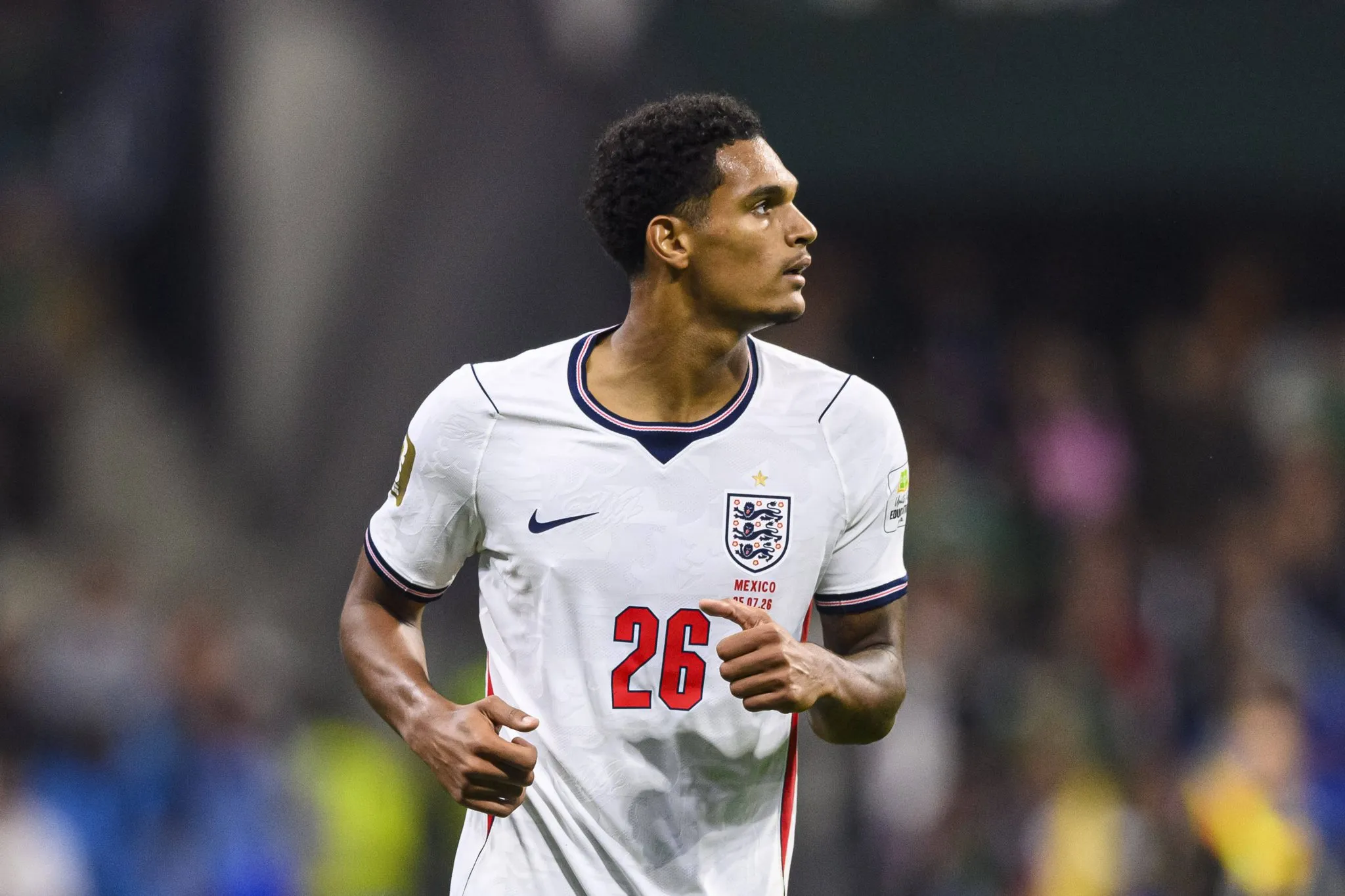 Jarell Quansah em a&ccedil;&atilde;o pela Inglaterra