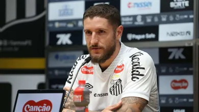 Z&eacute; Rafael &eacute; apresentado no Santos com revela&ccedil;&otilde;es e leitura sincera sobre o elenco
