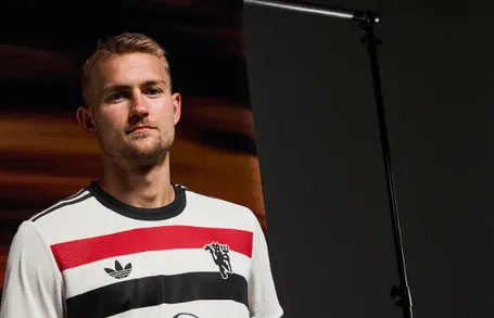 R$ 1 bilh&atilde;o? De Ligt se isola como zagueiro que mais movimentou dinheiro na hist&oacute;ria