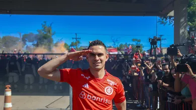 Torcida do Internacional fez festa do tamanho de sua expectativa para receber Borr&eacute;