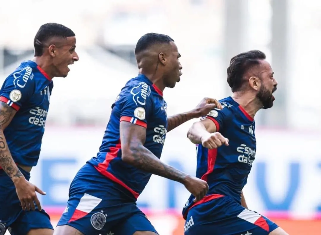 Mesmo machucado, Everton Ribeiro decide cl&aacute;ssico com gol do tamanho de um&nbsp;Ba-Vi 499