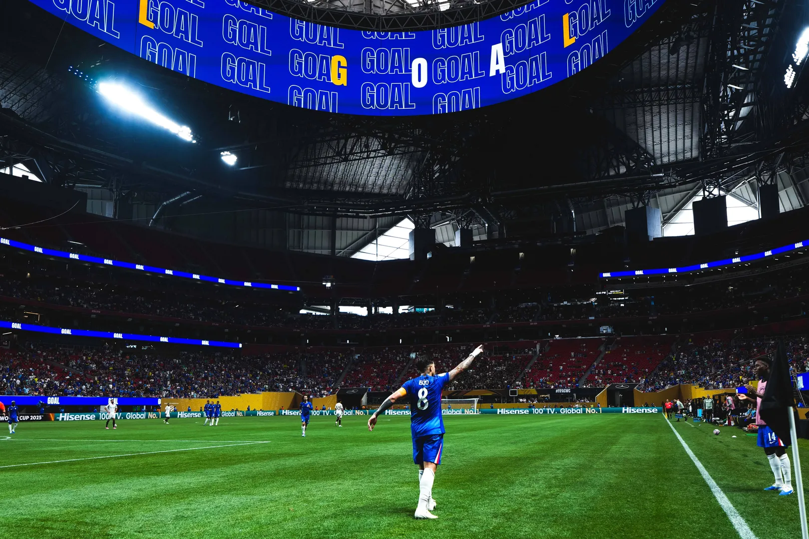 Enzo Fern&aacute;ndez comemorando gol do Chelsea no Mundial
