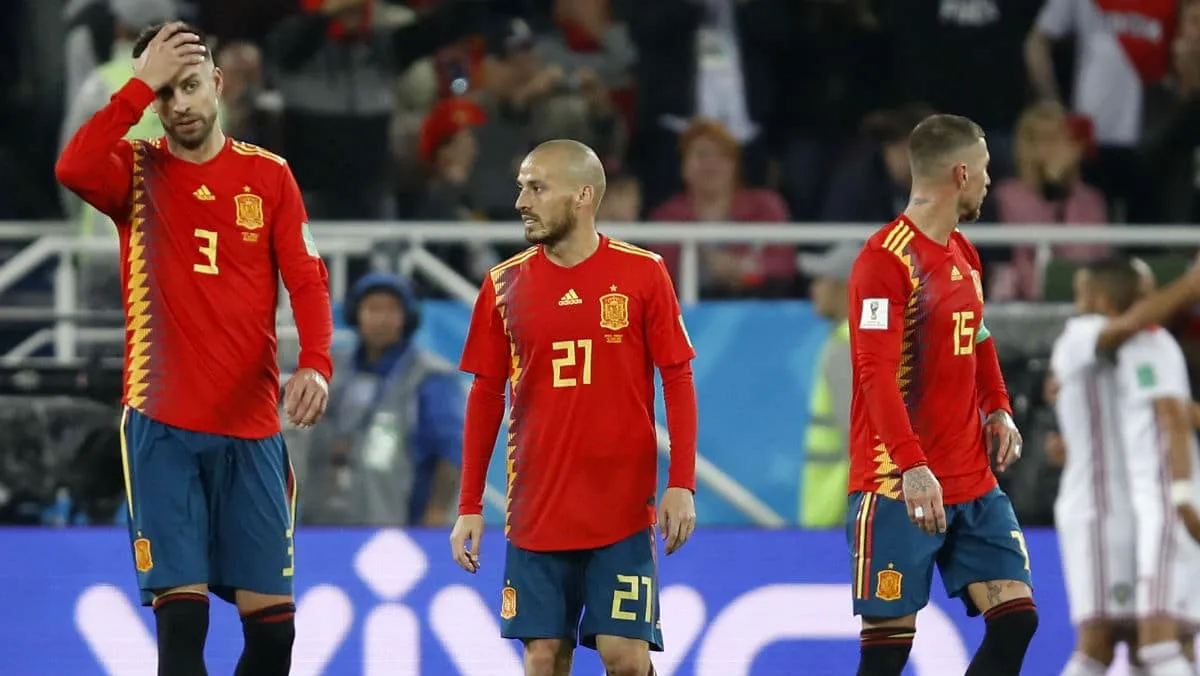 Espanha supera sustos e chega &agrave;s oitavas, mas com uma defesa que n&atilde;o inspira confian&ccedil;a