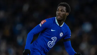 Chelsea acerta sa&iacute;da de atacante e chega a 15 jogadores emprestados; veja a lista