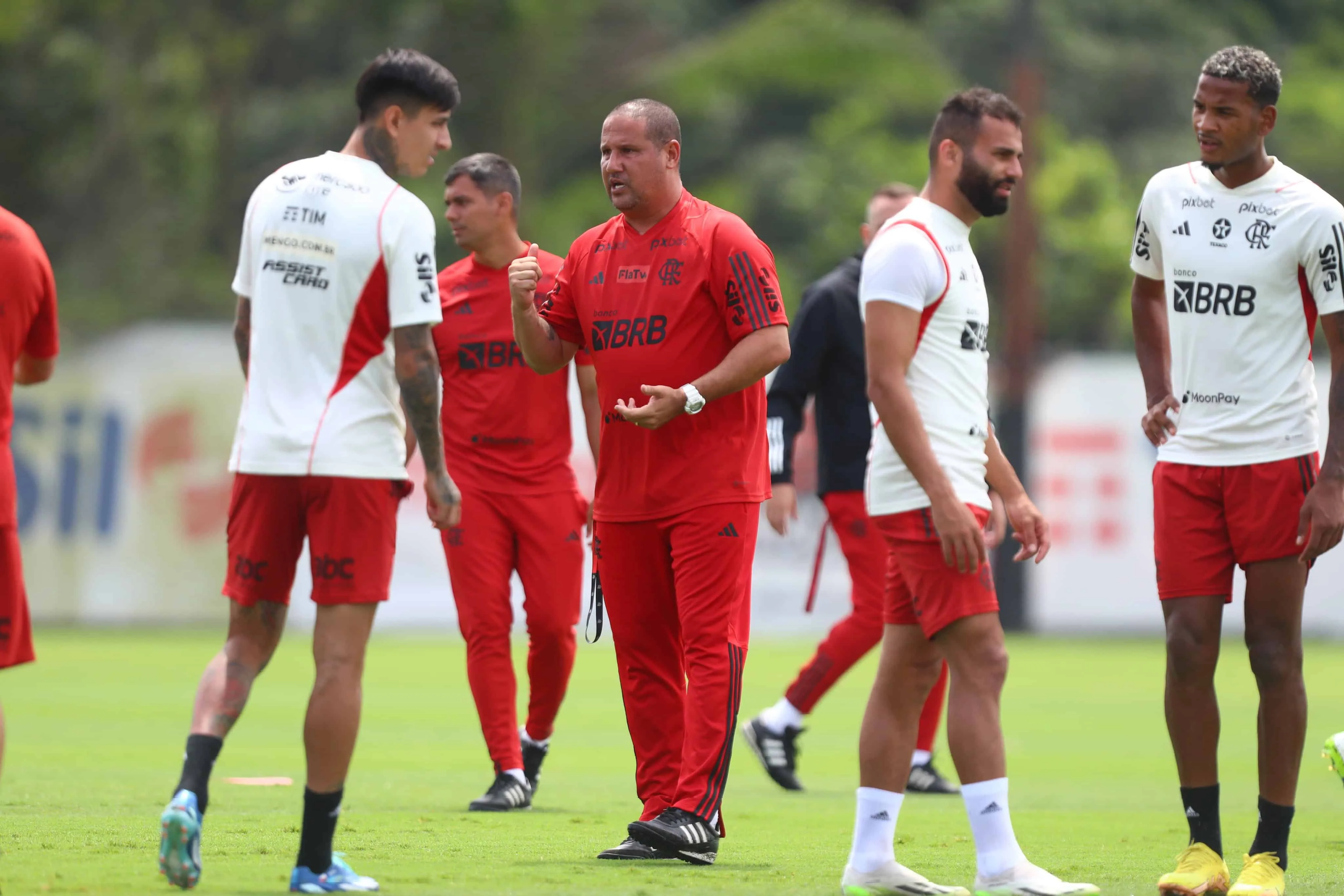Elogiado no Flamengo, M&aacute;rio Jorge deve ter for&ccedil;a m&aacute;xima contra o Corinthians