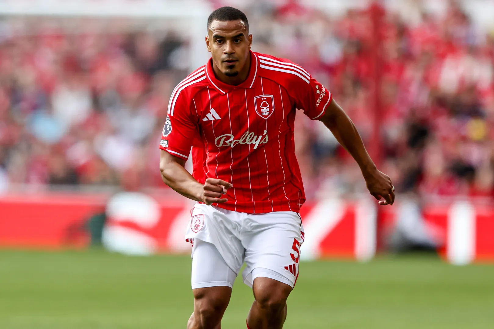 Murillo em a&ccedil;&atilde;o pelo Forest