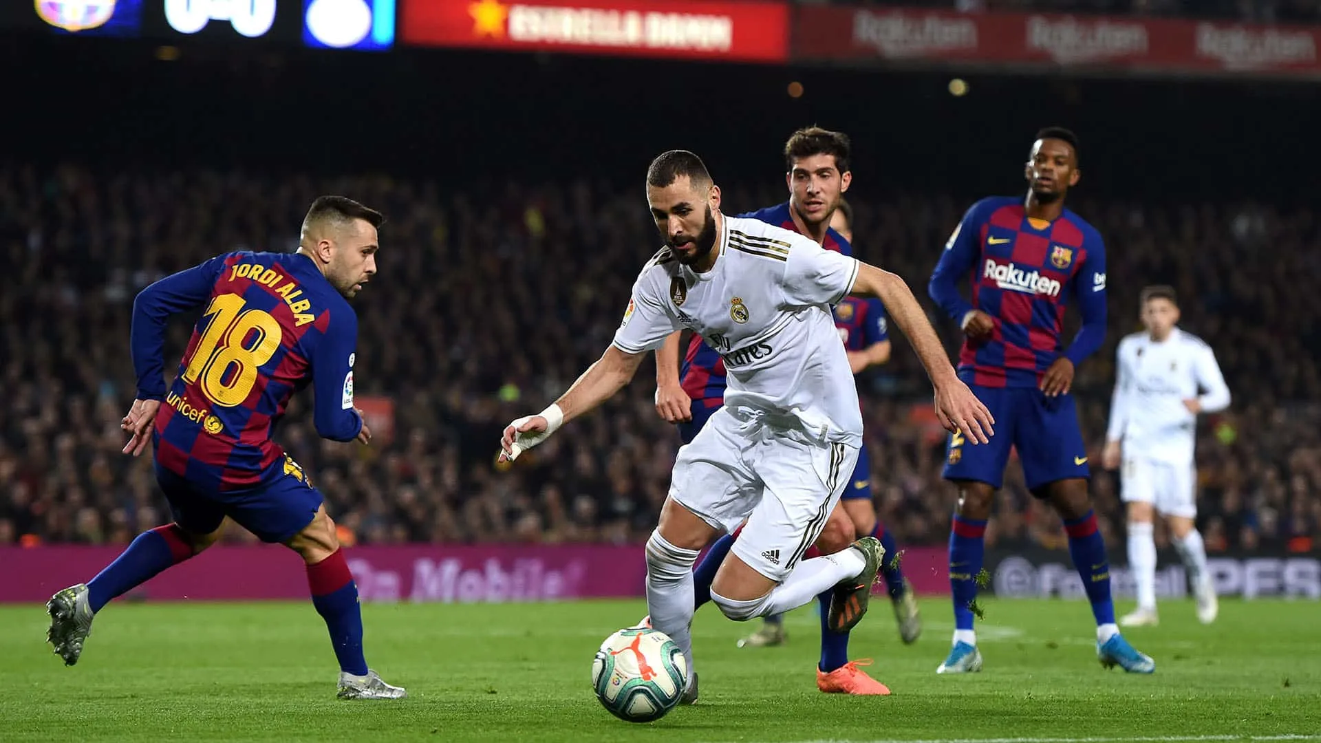 Melhor em campo, Real Madrid &eacute; quem mais lamenta empate com Bar&ccedil;a no Camp Nou