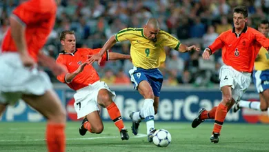 Alala&ocirc; &ocirc; &ocirc; &ocirc;, &ocirc; &ocirc; &ocirc;: para celebrar o Carnaval, seis minutos de canetas de Ronaldo Fen&ocirc;meno