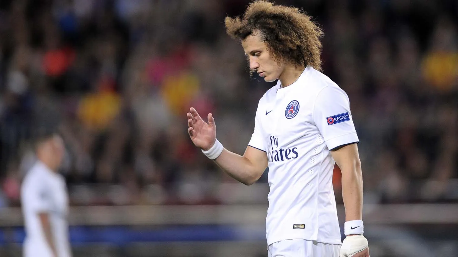 Chegou a hora de David Luiz considerar uma mudan&ccedil;a definitiva para o meio-campo