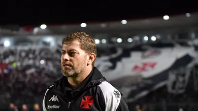 Falta repert&oacute;rio ou elenco? T&eacute;cnico do Vasco indica causas de sequ&ecirc;ncia ruim