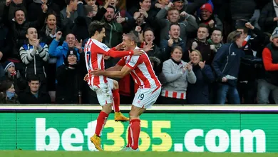 Stoke precisou apenas aproveitar os erros infantis do Arsenal para fazer tr&ecirc;s gols em 45 minutos