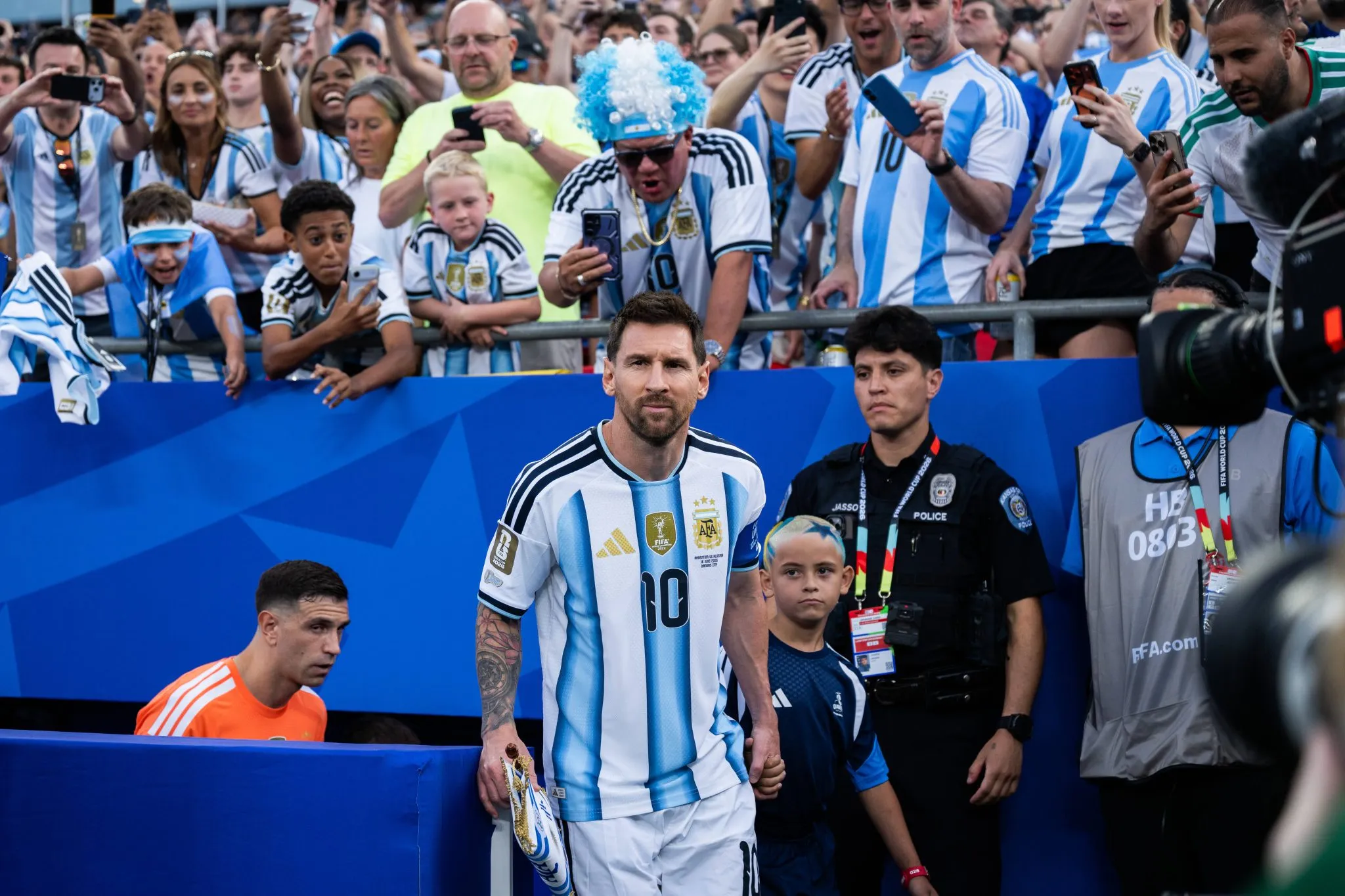 Messi durante entrada em campo da Argentina