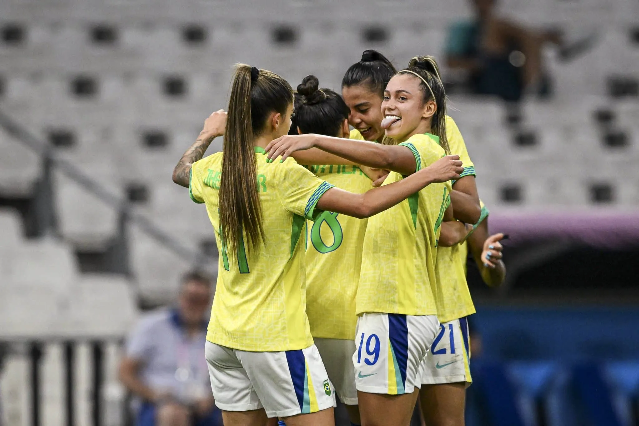 Brasil destr&oacute;i Espanha e ganha chance de revanche hist&oacute;rica contra os EUA
