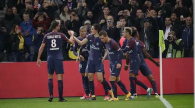 O Lyon merecia melhor sorte, mas dois gols contra deram a vit&oacute;ria ao PSG