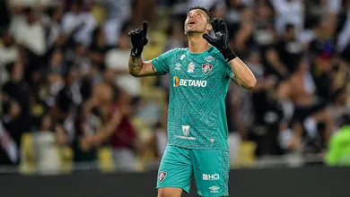 Aposentadoria, Diniz e desejo: por que F&aacute;bio negou Cruzeiro e renovou com Fluminense