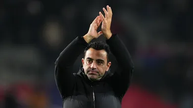 Por que Xavi repensou sa&iacute;da e decidiu permanecer no Barcelona?