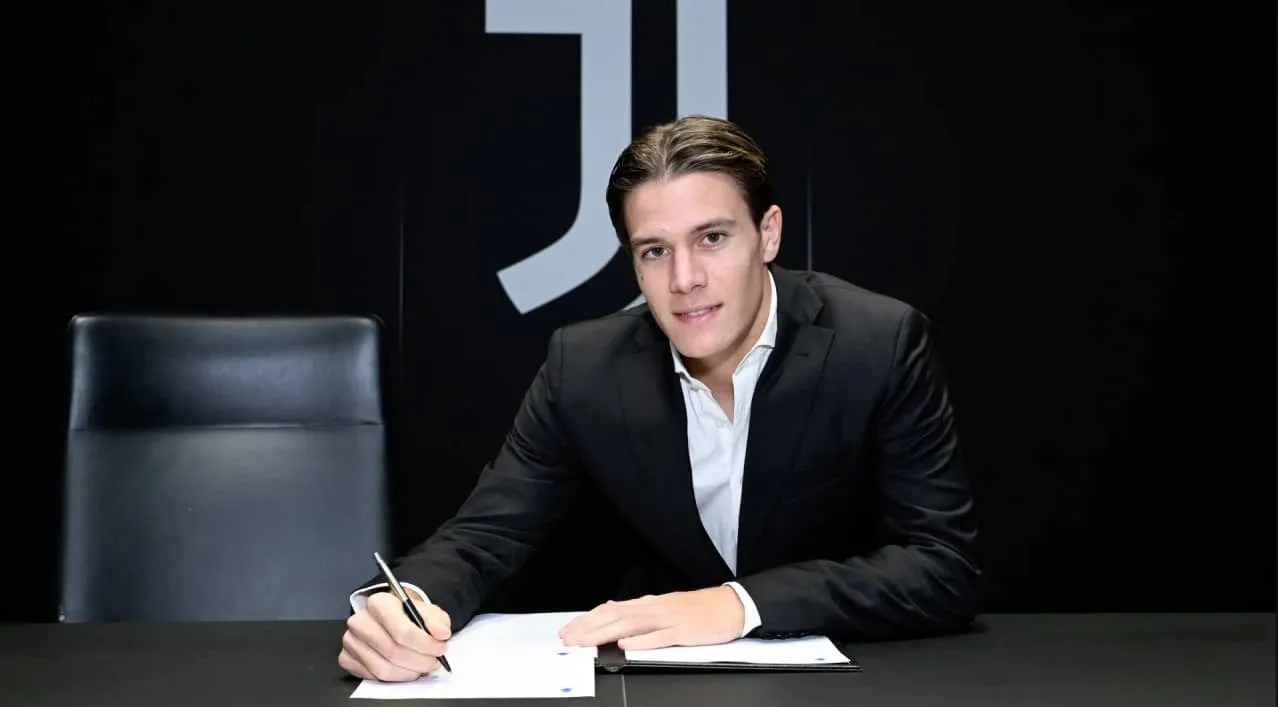 Juventus d&aacute; um voto de confian&ccedil;a e renova com Fagioli, suspenso por envolvimento com apostas