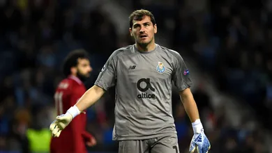 Casillas sofre infarto em treino do Porto, &eacute; levado ao hospital, mas n&atilde;o corre risco de morte