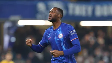 Zagueiro artilheiro bate recorde, frustra Vitor Pereira e Chelsea volta a vencer