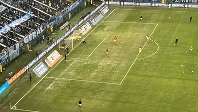 Shows e chuva fazem gramado da Arena do Gr&ecirc;mio voltar a ser drama