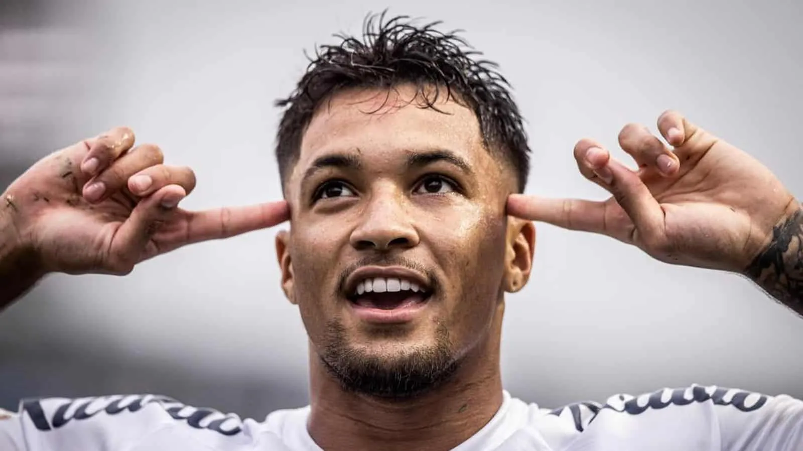 Representantes de Marcos Leonardo, do Santos, se re&uacute;nem com Bayern de Munique em evento em Lisboa