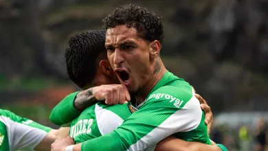 Antony corrige &lsquo;erro&rsquo; do Betis e mant&eacute;m vivo sonho de t&iacute;tulo europeu e vaga na Champions League