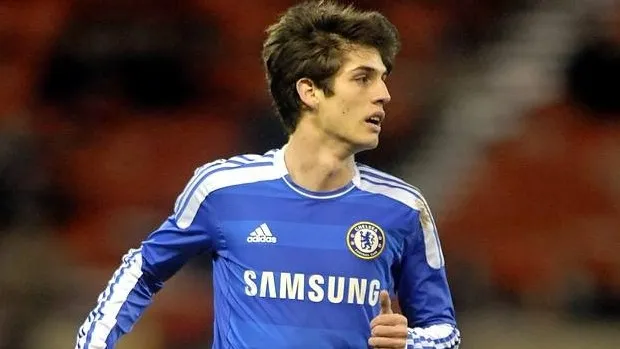 Piazon &eacute; novidade no elenco do Chelsea para o Mundial