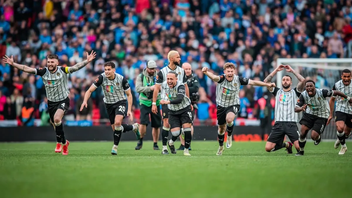 O Notts County encerrou uma temporada memor&aacute;vel da quinta divis&atilde;o inglesa, com o emocionante acesso em Wembley