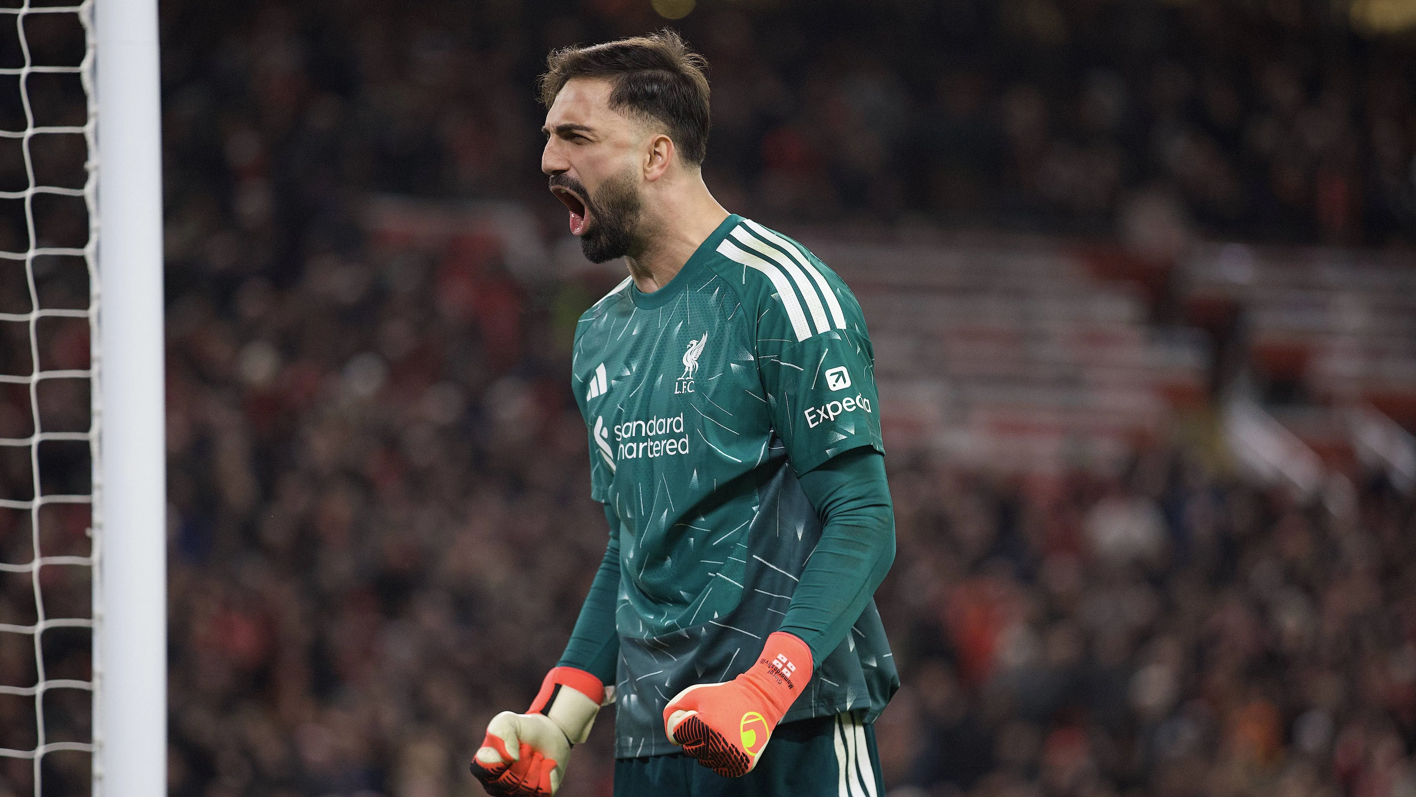 Liverpool aproveita falha dupla de zagueiro e elimina Chelsea em disputa de p&ecirc;naltis intermin&aacute;vel