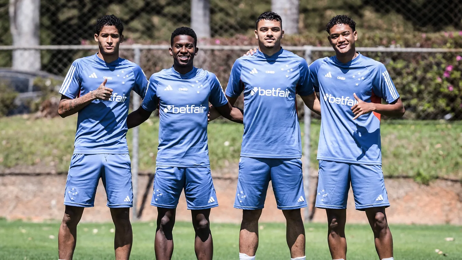 Seabra cumpre promessa e destaques da base s&atilde;o integrados ao profissional do Cruzeiro