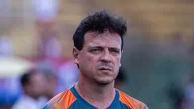 &Agrave;s v&eacute;speras de estrear na Sele&ccedil;&atilde;o, Diniz volta a criticar CBF por arbitragem e gramados