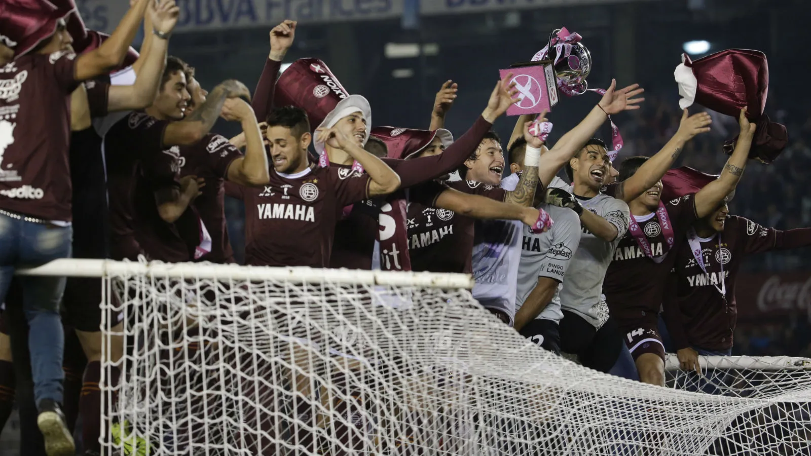 lan&uacute;s1