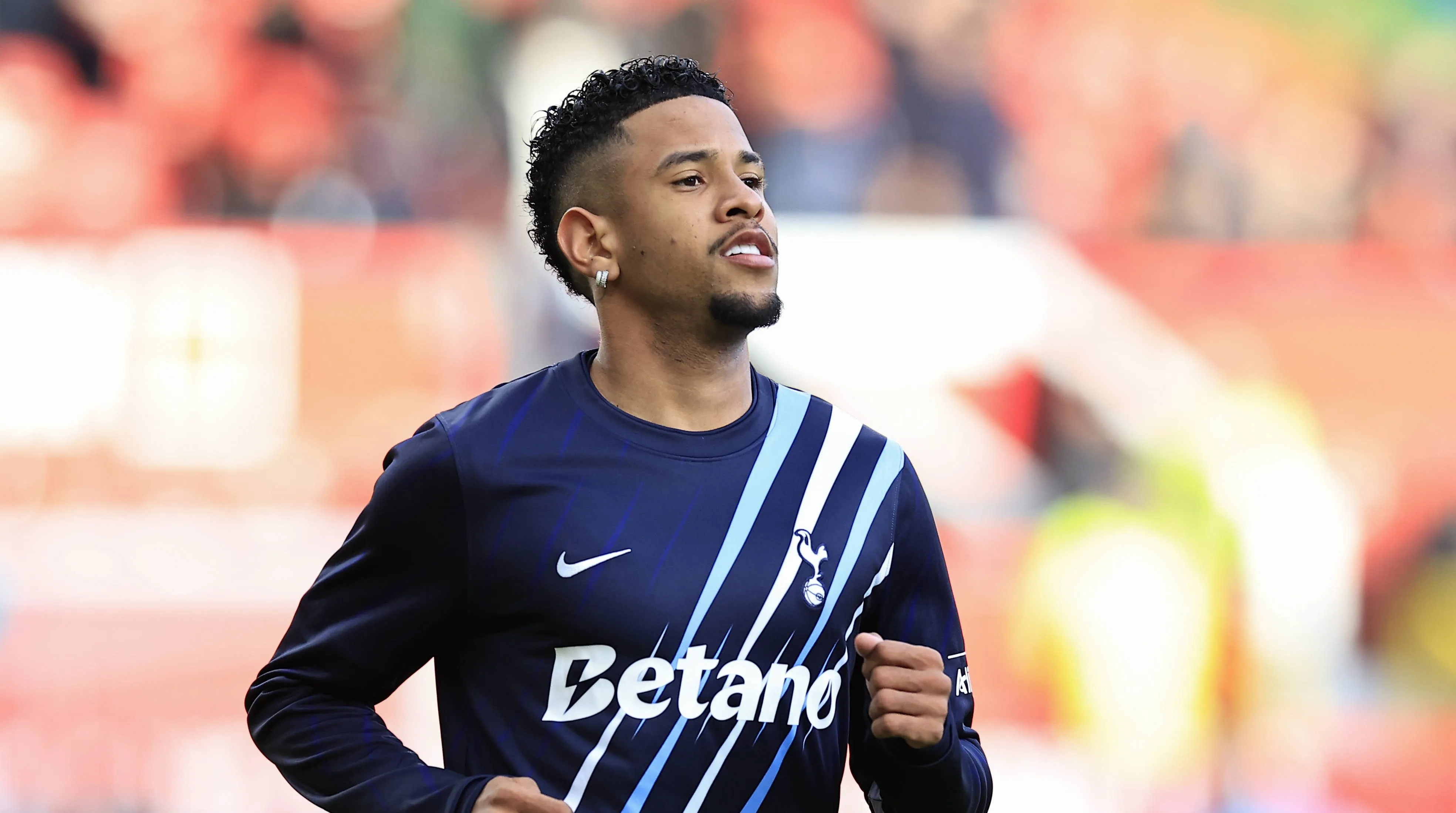 Sávio foi bem pelo Tottenham contra o United