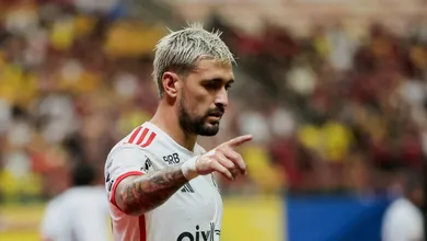 Linha baixa &eacute; fraqueza do Flamengo, que teve mais sorte que ju&iacute;zo contra o Amazonas