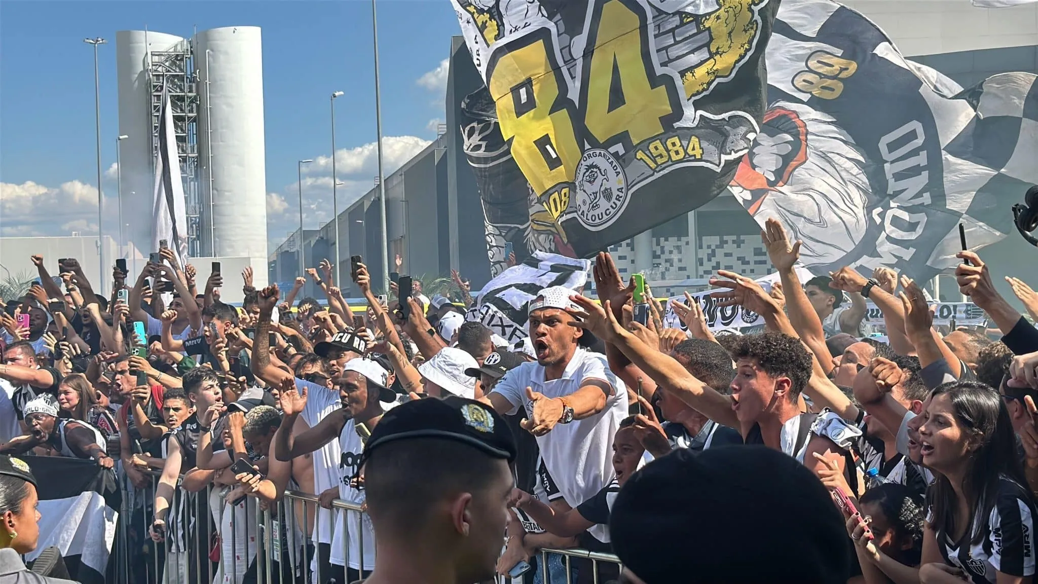 Torcida do Atl&eacute;tico-MG ignora fase ruim e faz festa com pedido especial antes de final