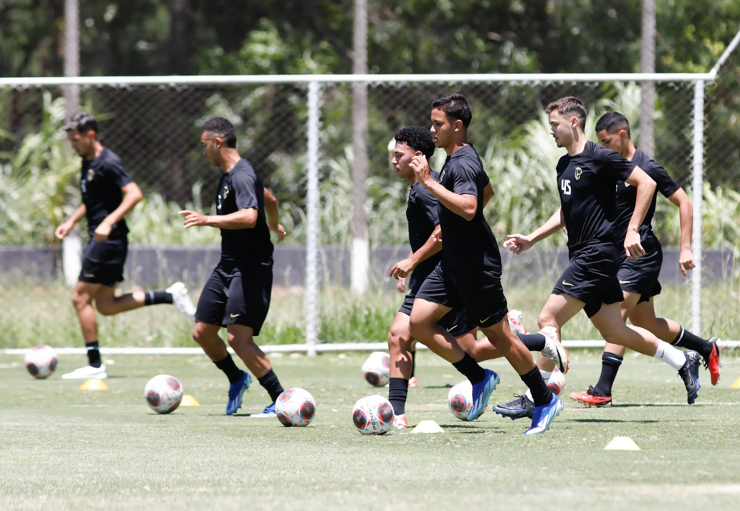 Promovidos do sub-17, promessas e at&eacute; multa de R$ 100 milh&otilde;es: conhe&ccedil;a os atacantes do Corinthians na Copinha 2024