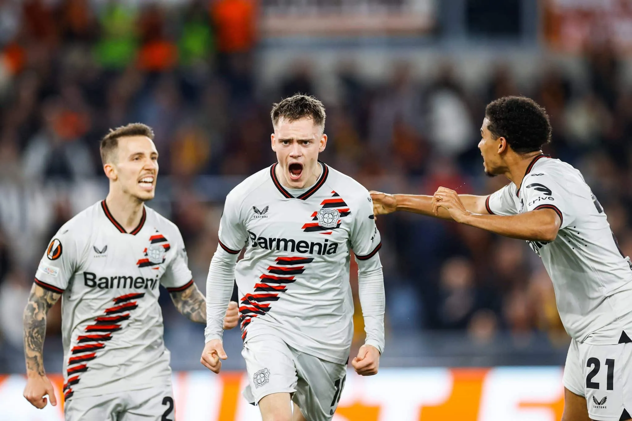 Invictos para sempre? Bayer Leverkusen amassa a Roma e se aproxima da Tr&iacute;plice Coroa