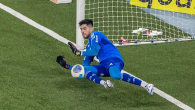 Rossi salva Flamengo de tomar uma goleada ainda maior para o Botafogo