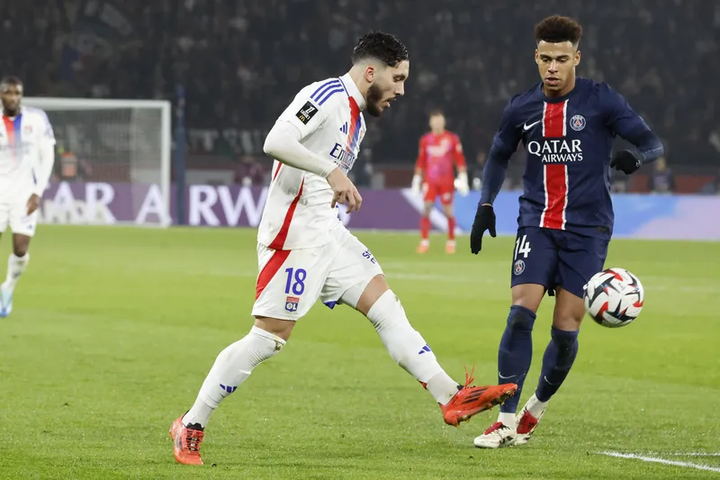 PSG &eacute; o principal rival do Liverpool na corrida pela contrata&ccedil;&atilde;o do meia Rayan Cherki
