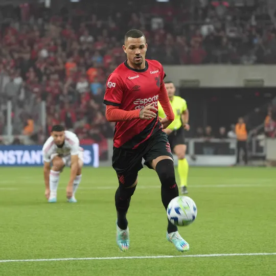 Z&eacute; Ivaldo pelo Athletico