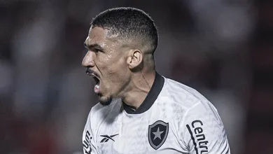 Nem destaque da Copa de 2014 freia Botafogo, que goleia mostrando for&ccedil;a do elenco