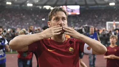 Para guardar: A &iacute;ntegra do tributo final a Totti e a carta de adeus lida pelo Capitano
