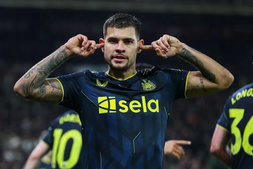 Foto: (IconSport) - Bruno Guimar&atilde;es est&aacute; voando no Newcastle